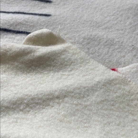 Hudson Bay 8 point king blanket - Picture 7 of 9